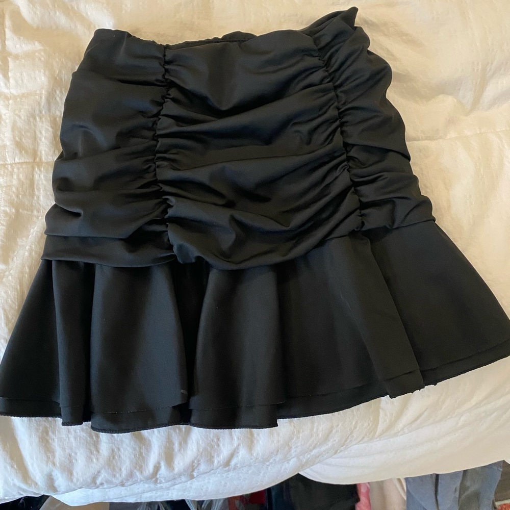 black skirt